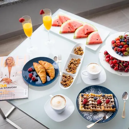 Crystal アパート マカルスカ