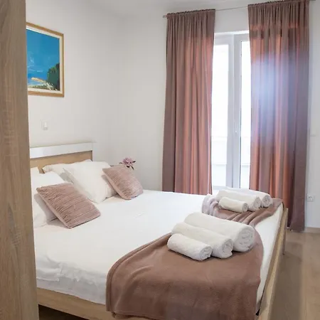 アパート Crystal *