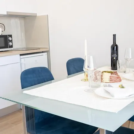 Crystal アパート マカルスカ