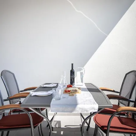 アパート Crystal *