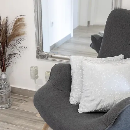 アパート Crystal