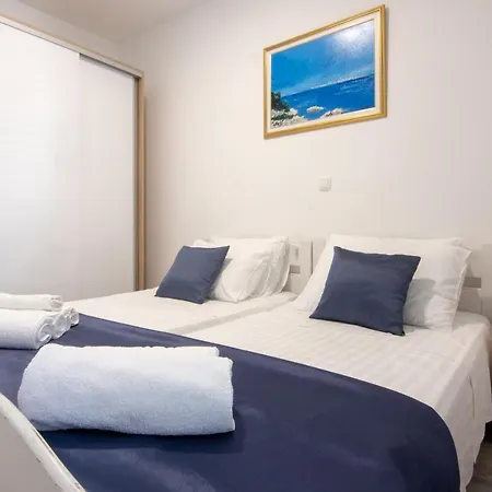 Crystal マカルスカ