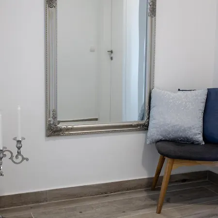 アパート Crystal マカルスカ